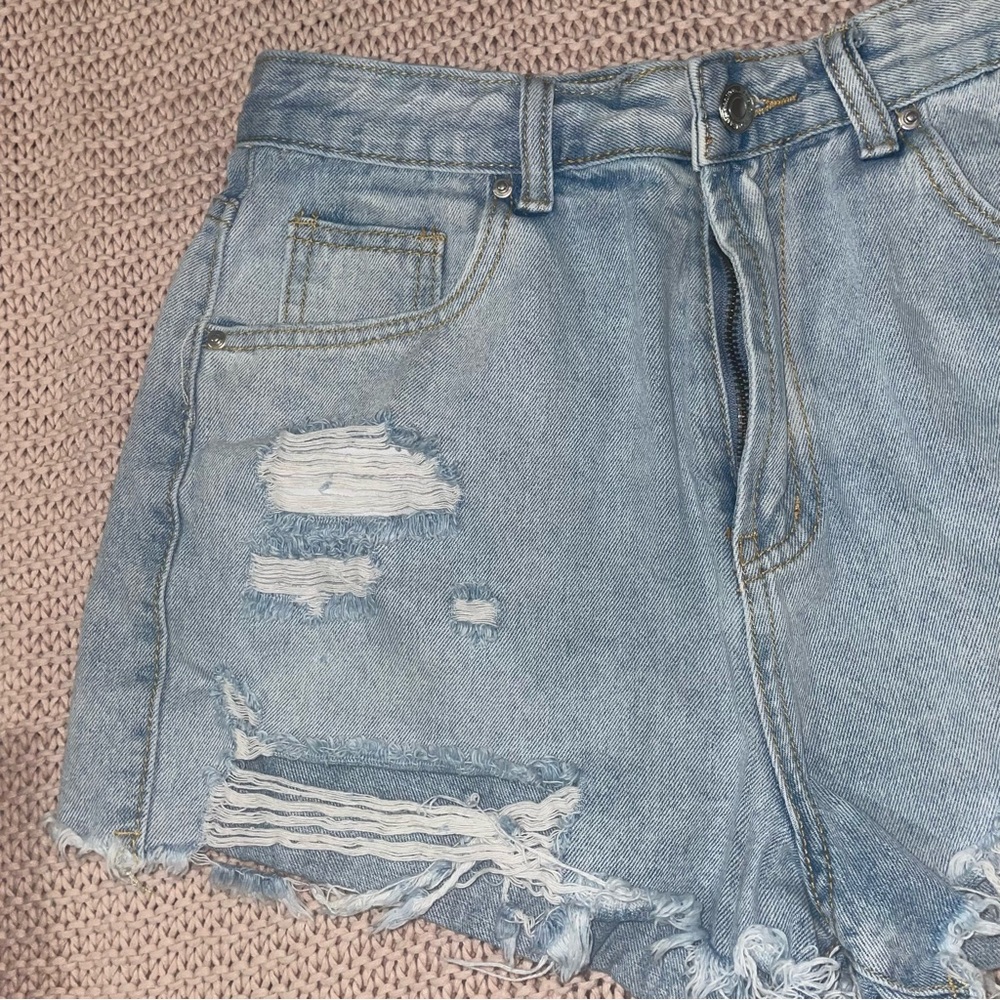 Distressed Jean Short Shorts Never Worn - Picture 4 of 8